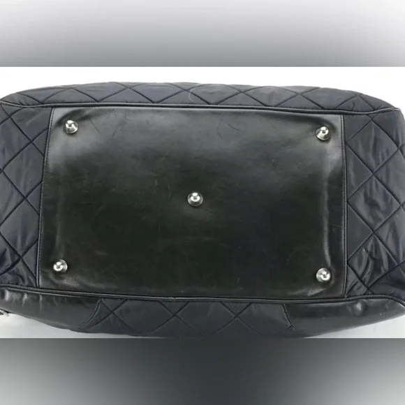 (RARE) Dolce Gabbana quilted nylon, leather trim with embossed accents “Duffle” - Picture 5 of 9